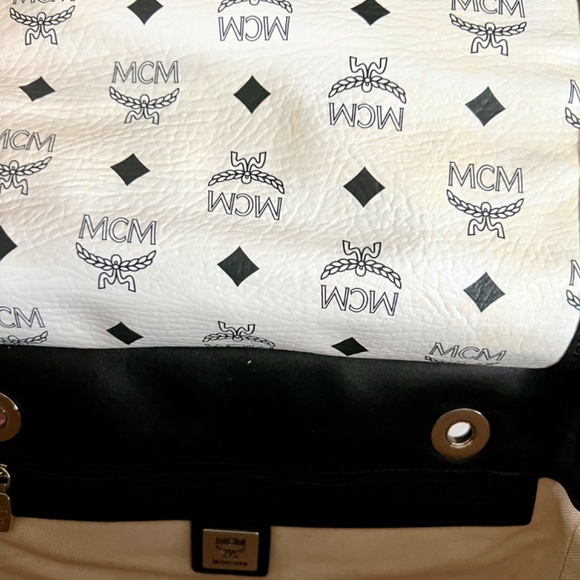 Almost New, Pre-Loved MCM Visetos Leather Tote Bag in White - Picture 8 of 12